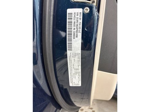 Used 2023 Chrysler Pacifica Touring-L FWD image 29