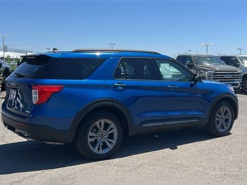 Certified 2022 Ford Explorer XLT w/ Equipment Group 202A AWD/4WD image 3