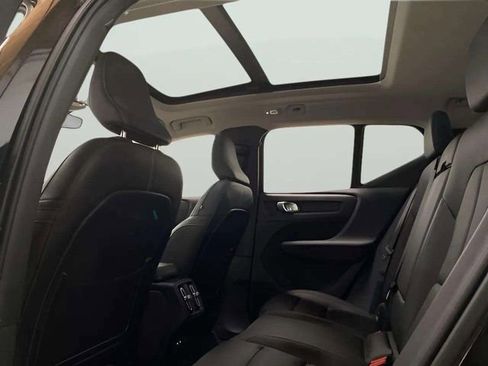 Used 2025 Volvo XC40 B5 Plus image 26
