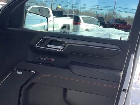 Used 2022 GMC Sierra 1500 AT4 w/ AT4 Preferred Package image 17