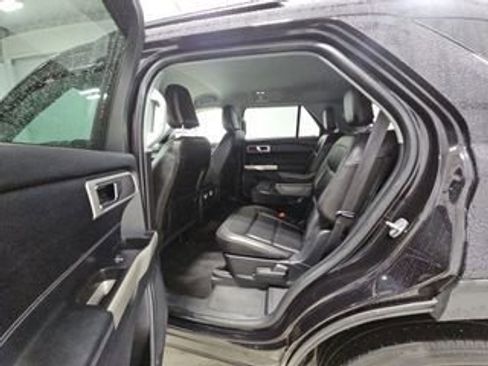 Used 2022 Ford Explorer XLT w/ Equipment Group 202A AWD/4WD image 12