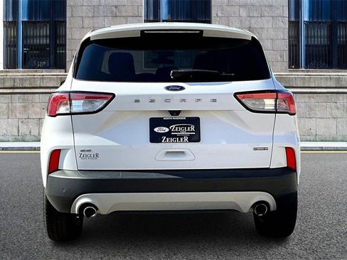Certified 2021 Ford Escape SE image 4