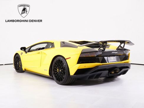Used 2018 Lamborghini Aventador S AWD/4WD image 3