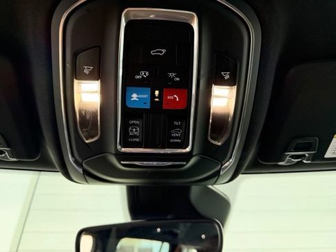 Used 2024 Jeep Grand Cherokee L Altitude AWD/4WD image 20