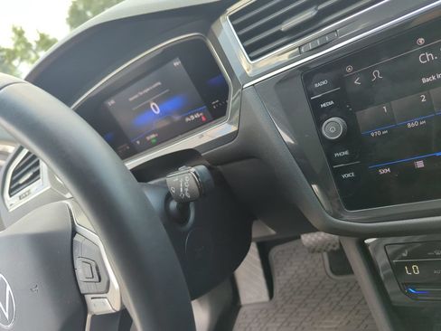 Certified 2023 Volkswagen Tiguan SE w/ Panoramic Sunroof Package FWD image 24