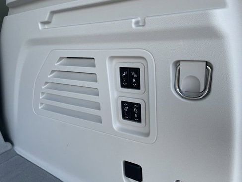 Used 2024 GMC Acadia Denali image 19