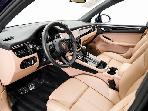 Used 2025 Porsche Macan image 4