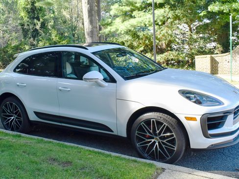 Used 2023 Porsche Macan S AWD/4WD image 9