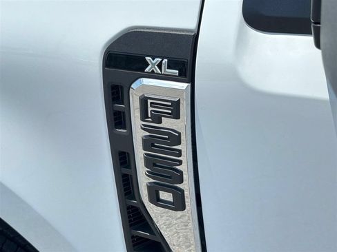 Used 2025 Ford F250 XL AWD/4WD image 12
