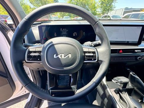 Used 2025 Kia Sorento S AWD/4WD image 12