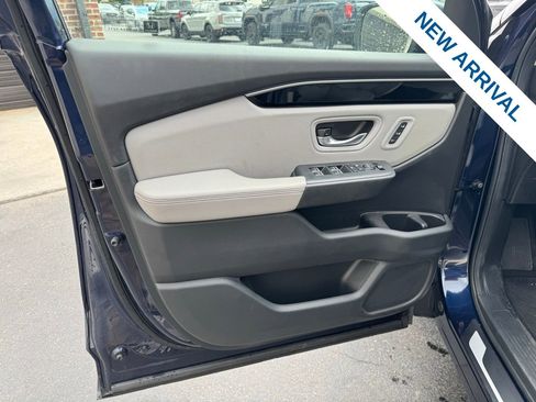 Used 2025 Honda Pilot Touring image 21