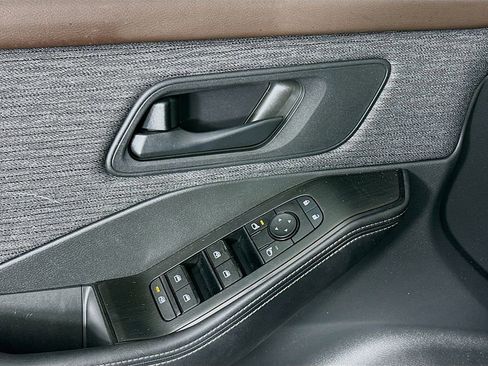 Used 2021 Nissan Rogue S image 24