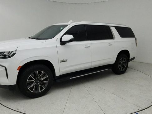 Used 2021 Chevrolet Suburban LT w/ Luxury Package RWD image 3