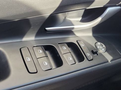 Certified 2025 Hyundai Elantra Hybrid FWD image 17