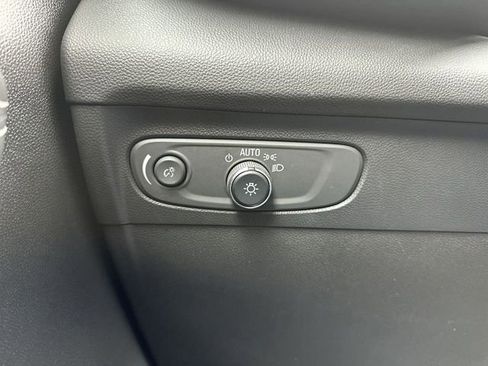 Used 2022 Buick Envision Essence w/ Safety Package image 18