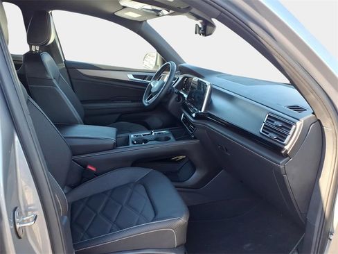 Used 2024 Volkswagen Atlas Cross Sport SE image 13