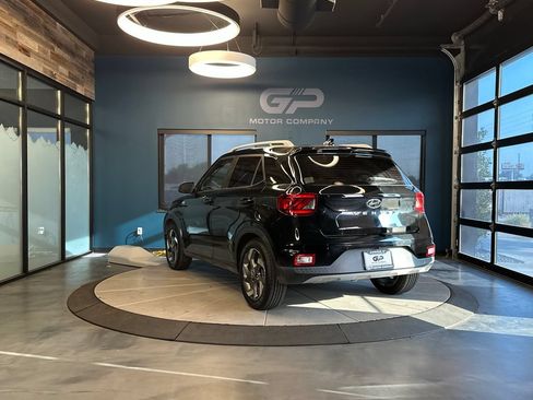 Used 2022 Hyundai Venue SEL FWD image 5