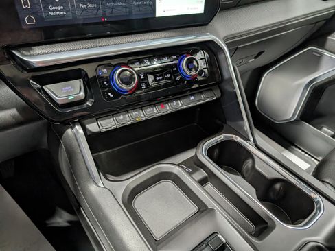 Used 2024 GMC Sierra 3500 Denali w/ Denali Reserve Package image 31