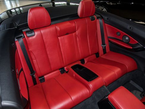 Used 2016 BMW M4 Convertible image 52