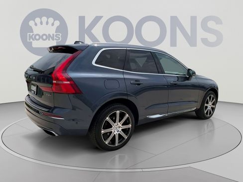 Certified 2023 Volvo XC40 B5 Plus w/ Protection Package Premier AWD/4WD image 11