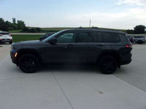 Used 2024 Jeep Grand Cherokee L Altitude AWD/4WD image 6
