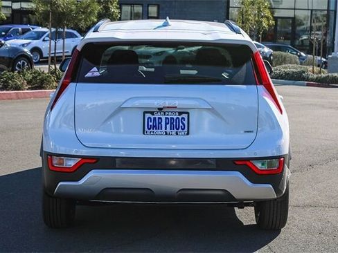New 2025 Kia Niro EX image 7