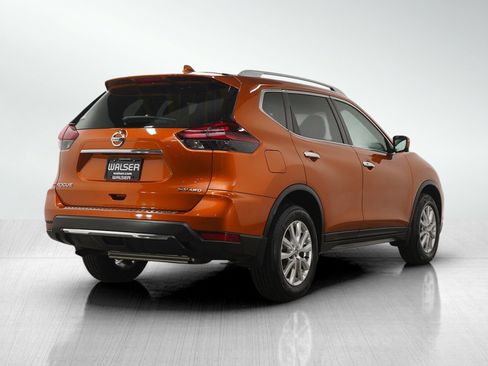 Used 2018 Nissan Rogue SV w/ Premium Package image 5