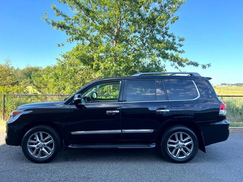 Used 2013 Lexus LX 570 4WD image 3