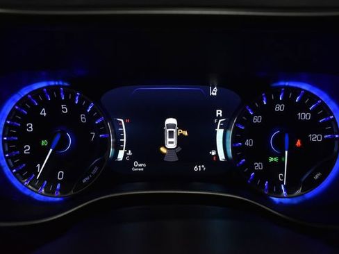 Used 2022 Chrysler Pacifica Touring-L image 16