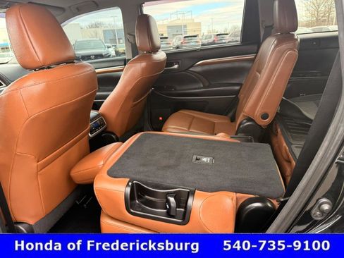 Used 2017 Toyota Highlander Limited image 34