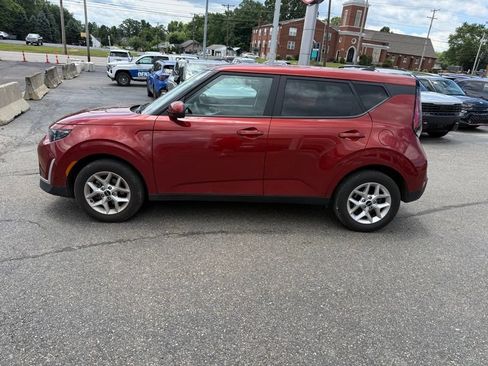 Certified 2025 Kia Soul LX w/ LX Technology Package FWD image 5