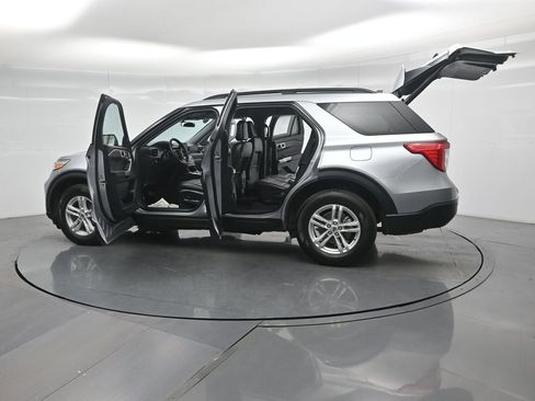 Certified 2024 Ford Explorer XLT w/ Equipment Group 202A image 34