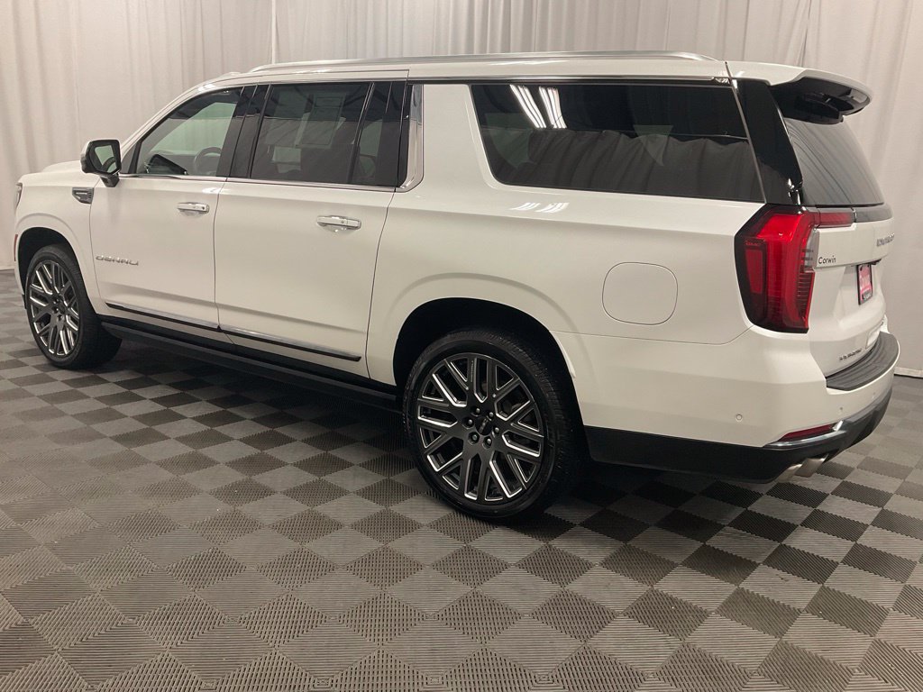 Used 2025 GMC Yukon XL Denali Ultimate w/ LPO, Floor Liner Package AWD/4WD image 4