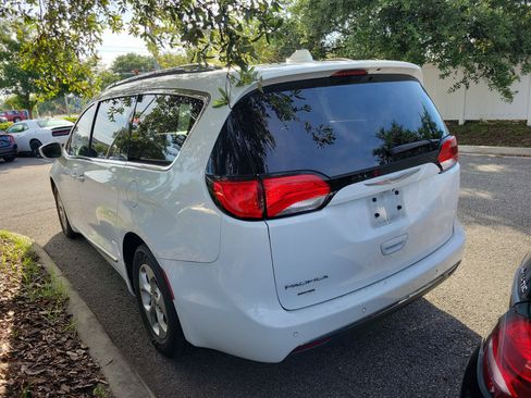 Used 2017 Chrysler Pacifica Touring-L Plus FWD image 21