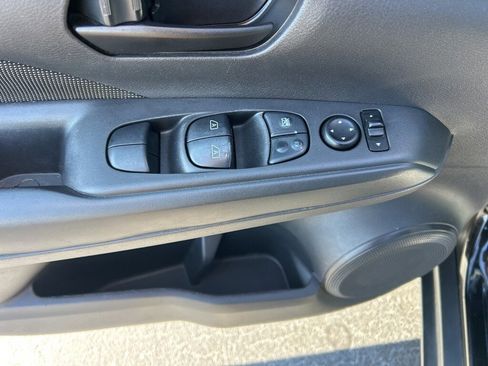 Used 2019 Nissan Kicks S image 4