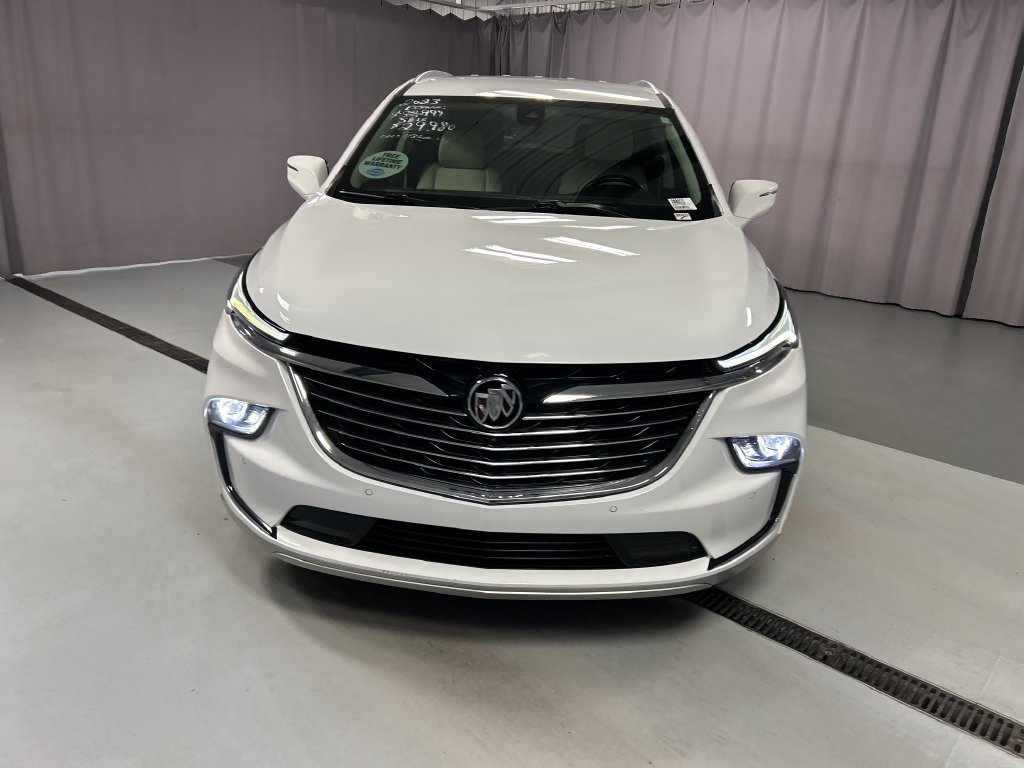Used 2023 Buick Enclave Essence FWD image 2