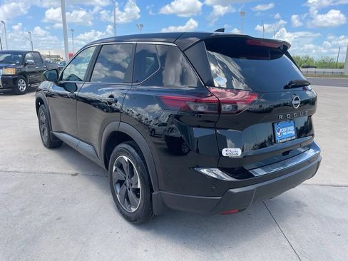Certified 2025 Nissan Rogue SV FWD image 5