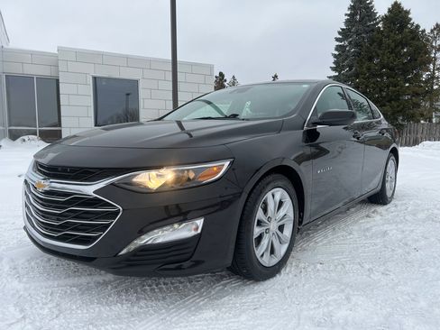 Used 2023 Chevrolet Malibu LT image 2