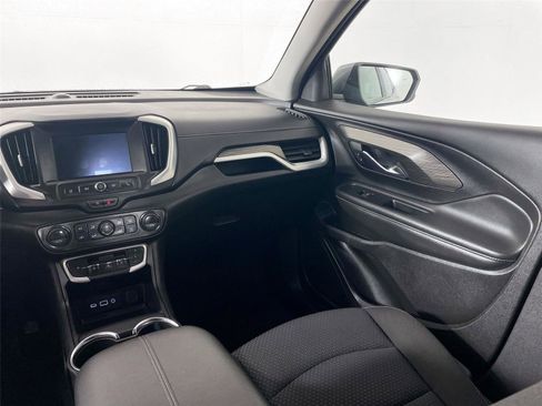 Used 2024 GMC Terrain SLE w/ Driver Convenience Package image 23