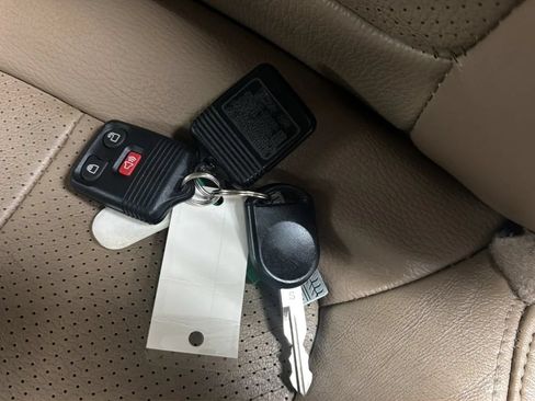 Used 2010 Ford F150 Lariat AWD/4WD image 28