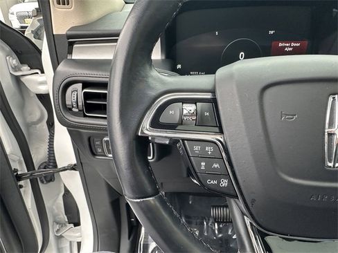 Certified 2022 Lincoln Nautilus Reserve image 28