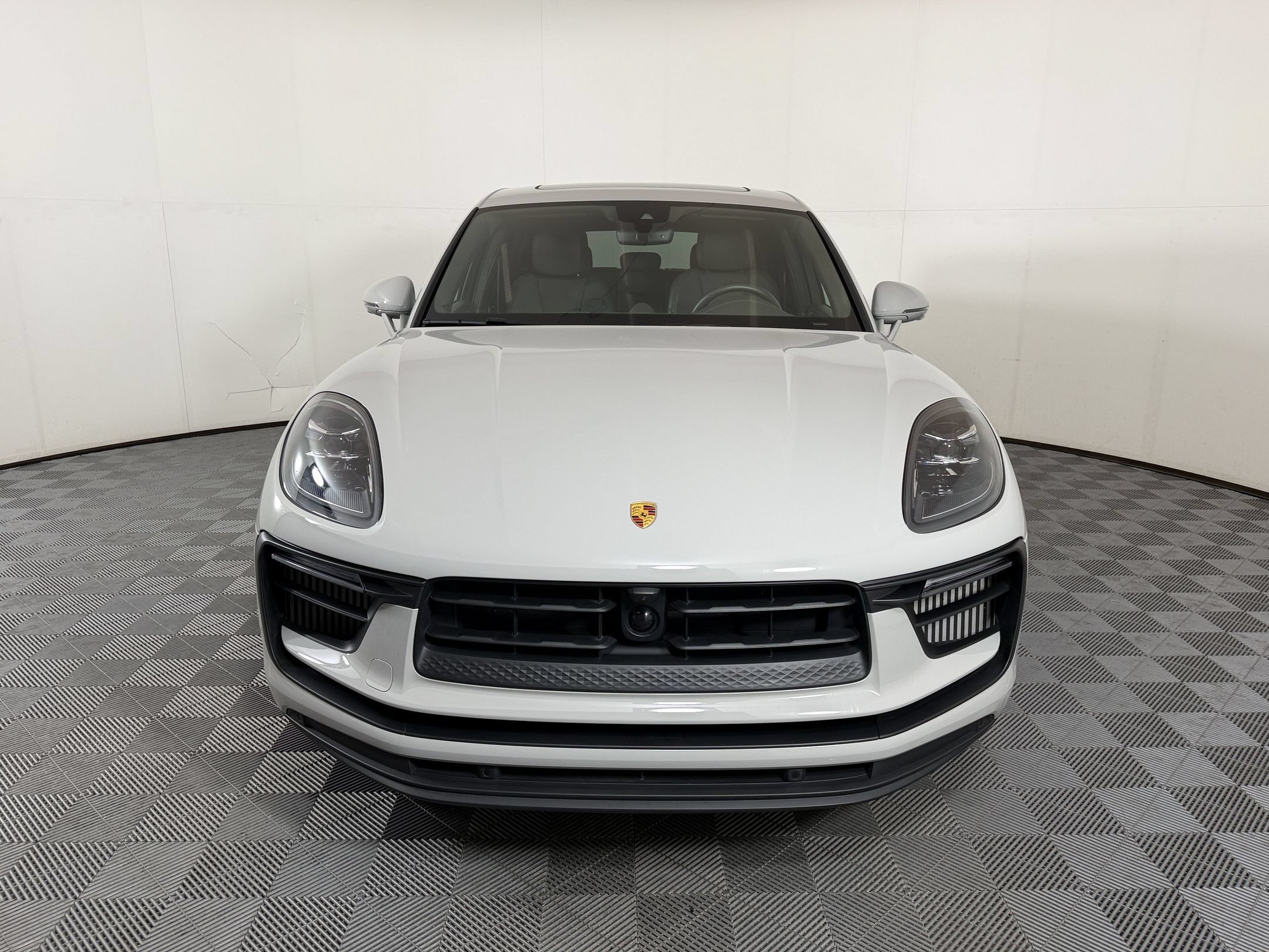 Certified 2024 Porsche Macan S AWD/4WD image 7