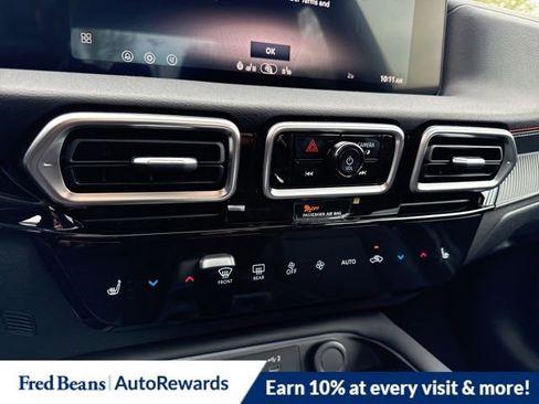 New 2026 Nissan Sentra SR w/ SR Premium Package FWD image 15