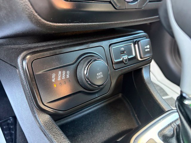 Used 2023 Jeep Renegade Latitude AWD/4WD image 20