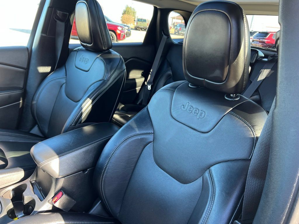 Used 2022 Jeep Cherokee Limited w/ Mopar Interior Package AWD/4WD image 29