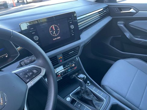Used 2025 Volkswagen Jetta SE image 18
