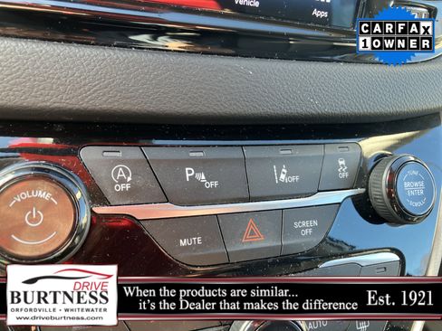 Used 2024 Chrysler Pacifica Touring-L image 37