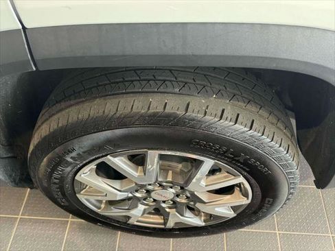 Certified 2023 GMC Acadia SLE image 9