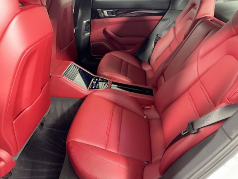 Certified 2022 Porsche Panamera image 15