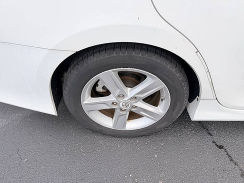 Used 2012 Toyota Camry SE w/ Leather Pkg FWD image 19